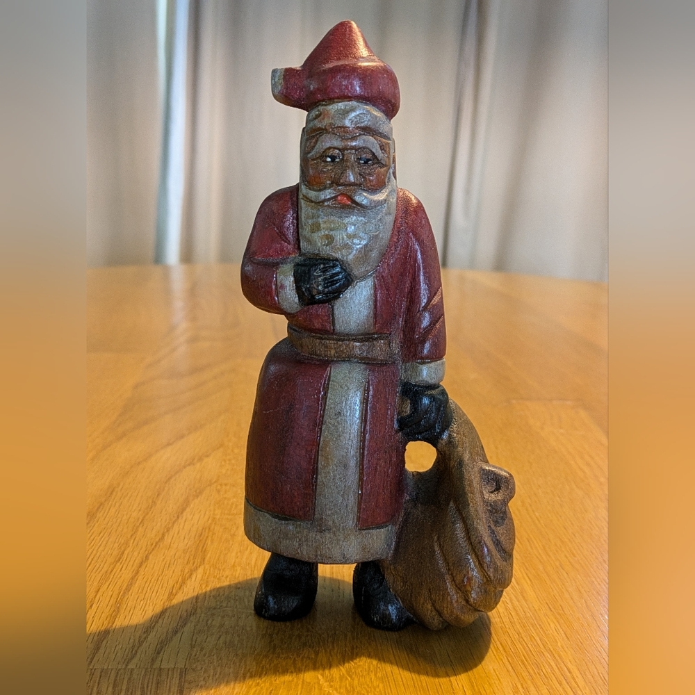 Vintage Hand Carved Wood Christmas Folk Art Santa Claus 7.5" Tall Figurine